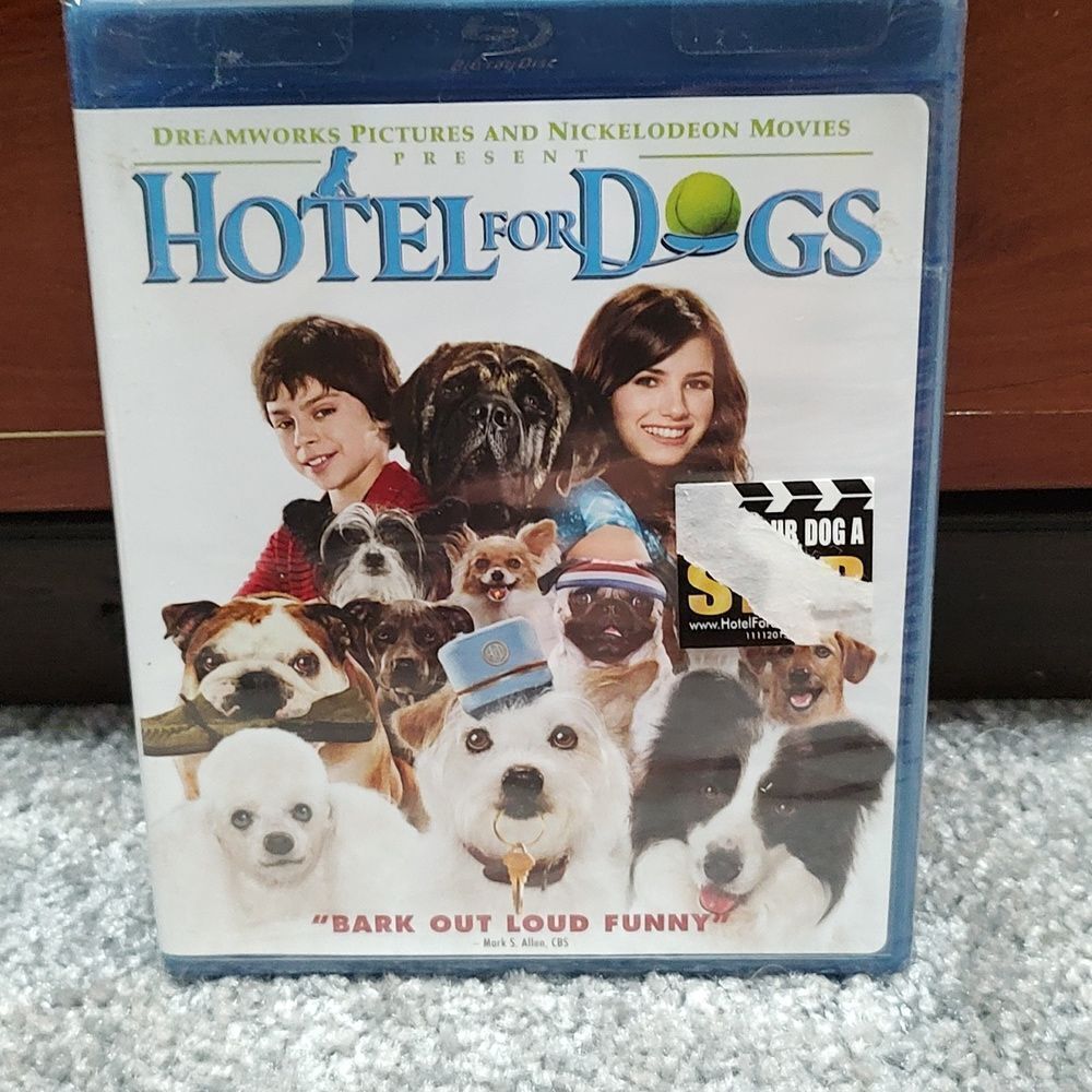 Dreamworks  Hotel for Dogs  Blu Ray  2009 release  NEW Sealed